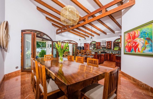 Tamarindo Villa | Beachfront 10BR Luxury Villa in Tamarindo – Walk to Town & Surf