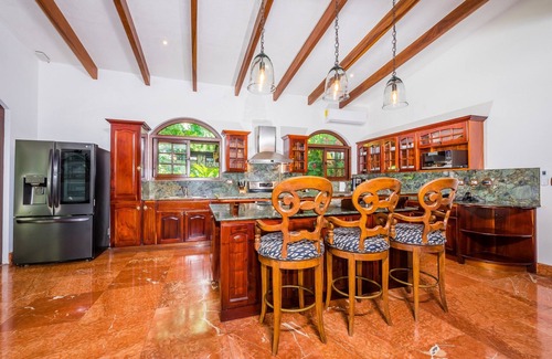 Tamarindo Villa | Beachfront 10BR Luxury Villa in Tamarindo – Walk to Town & Surf
