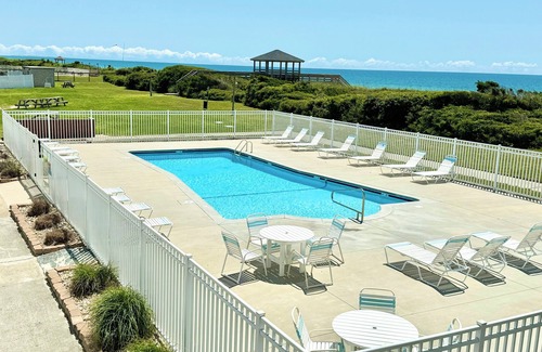 Atlantic Beach Apartment | Beachfront 1st Flr Condo Pet Friendly Pool Private Beach