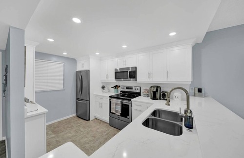 Hutchinson Island South Condo | Beachfront 2 bdr/2ba condo, AC, WiFi in fabulous Jensen Beach, Hutchinson Island