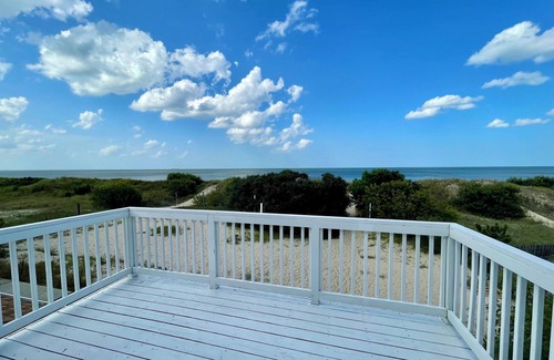 Bayview Apartment | Beachfront 2 Bed/1 Bath Apartment with Amazing View!