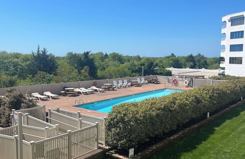 Southend House | Beachfront 2 Bedroom 2 Bath Condo