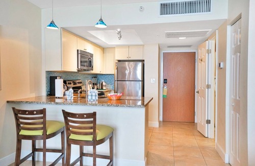 Hollywood Apartment | BEACHFRONT 2 BEDROOM/2 BATH WITH POOL
