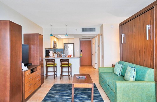 Hollywood Apartment | BEACHFRONT 2 BEDROOM/2 BATH WITH POOL
