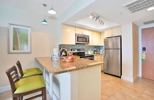Hollywood Apartment | BEACHFRONT 2 BEDROOM/2 BATH WITH POOL