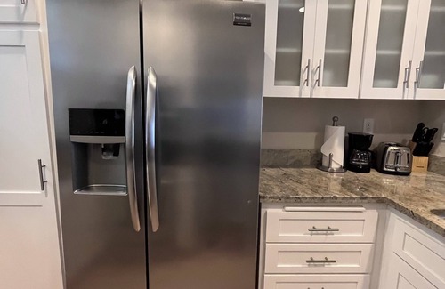 Huntington Beach Condo | Beachfront 2BR Townhome on PCH - sea view, gated parking, pool, spa, & wifi