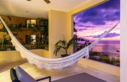Romantic Zone Resort | Beachfront 3 Bedroom Suite with Jacuzzi