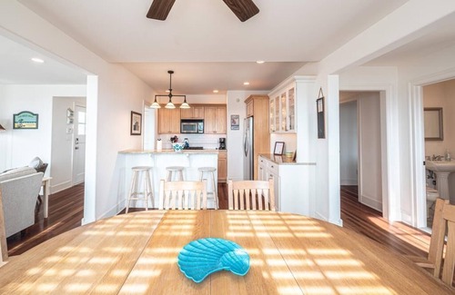 Admiral Estates House | Beachfront 3-Bedroom Unit w/Pool