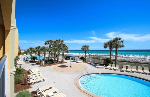 Fort Walton Beach Condo | Beachfront 3BR ~ Huge Balcony ~ 2 Pools - Free Beach Searvice