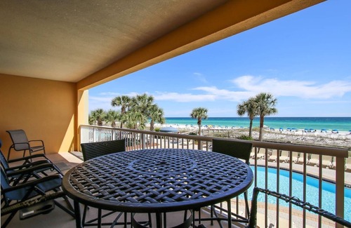 Fort Walton Beach Condo | Beachfront 3BR ~ Huge Balcony ~ 2 Pools - Free Beach Searvice