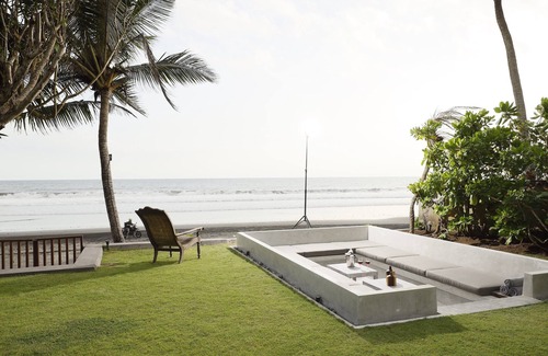 Kerambitan Villa | Beachfront 5 Bedrooms Private Pool Villa in Pasut Beach