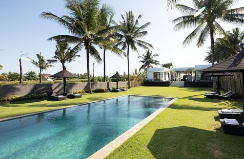 Kerambitan Villa | Beachfront 5 Bedrooms Private Pool Villa in Pasut Beach