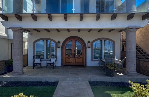 Townsite House | Beachfront-5 Bedrooms-Rooftop Patio-Private Garage-nOceanside Dolphin Villa