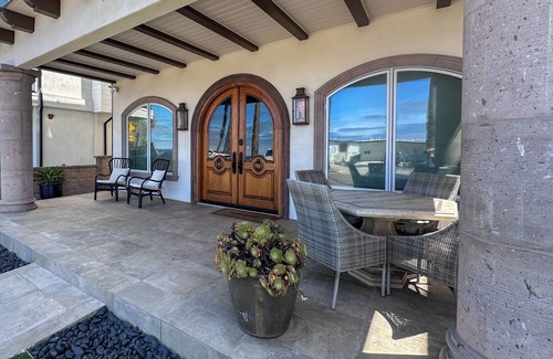 Townsite House | Beachfront-5 Bedrooms-Rooftop Patio-Private Garage-nOceanside Dolphin Villa