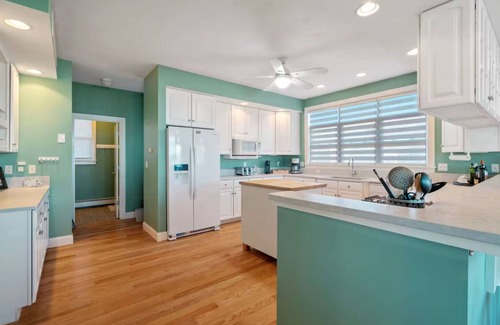 Wareham House | Beachfront 5BR with Ocean View, Pool Table, Arcade Game, Baby Crib
