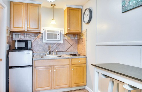 Old Orchard Beach Apartment | 'Beachfront 9' Condo on Old Orchard Beach