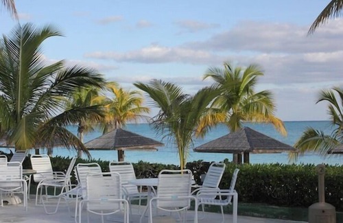 Discovery Bay Condo | Beachfront And Oceanview Studio - Coral Beach, Near Port Lucaya, Freeport