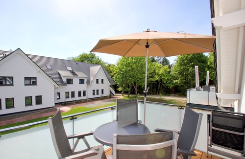 Lobbe Apartment | Beachfront apartment with balcony, use of swimming pool and sauna - Rex Rugia apartment 10-7