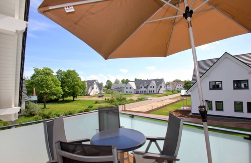 Lobbe Apartment | Beachfront apartment with balcony, use of swimming pool and sauna - Rex Rugia apartment 10-7