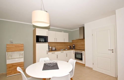 Lobbe Apartment | Beachfront apartment with terrace, use of swimming pool and sauna - Rex Rugia apartment 11-4