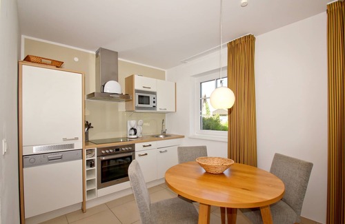 Lobbe Apartment | Beachfront apartment with terrace, use of swimming pool and sauna - Rex Rugia apartment 28-3