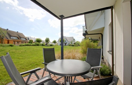 Lobbe Apartment | Beachfront apartment with terrace, use of swimming pool and sauna - Rex Rugia apartment 28-3