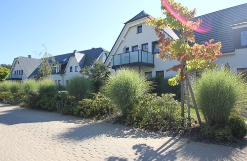 Lobbe Apartment | Beachfront apartment with terrace, use of swimming pool and sauna - Rex Rugia apartment 29-1