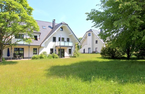 Lobbe Apartment | Beachfront apartment with terrace, use of swimming pool and sauna - Rex Rugia apartment 29-3