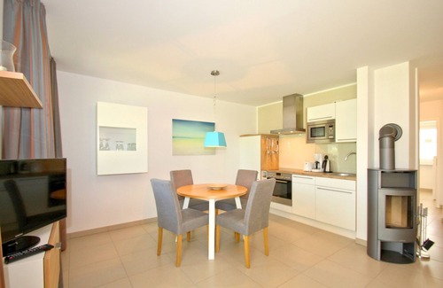 Lobbe Apartment | Beachfront apartment with terrace, use of swimming pool and sauna - Rex Rugia apartment 30-2