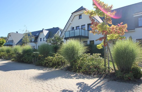Lobbe Apartment | Beachfront apartment with terrace, use of swimming pool and sauna - Rex Rugia apartment 14-1
