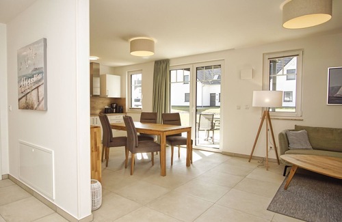 Lobbe Apartment | Beachfront apartment with terrace, use of swimming pool and sauna - Rex Rugia apartment 12-1