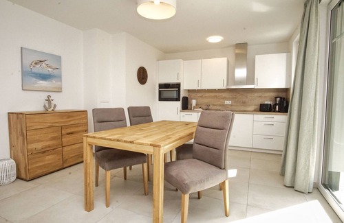 Lobbe Apartment | Beachfront apartment with terrace, use of swimming pool and sauna - Rex Rugia apartment 12-1