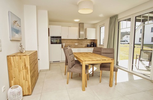 Lobbe Apartment | Beachfront apartment with terrace, use of swimming pool and sauna - Rex Rugia apartment 12-1