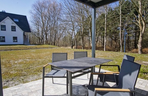 Lobbe Apartment | Beachfront apartment with terrace, use of swimming pool and sauna - Rex Rugia apartment 12-1