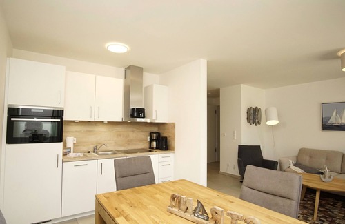 Lobbe Apartment | Beachfront apartment with terrace, use of swimming pool and sauna - Rex Rugia apartment 15-2