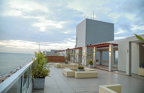 Uswetakeiyawa Apartment | Beachfront Apartment Near Colombo with Ocean View