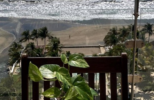 Olas Altas Apartment | Beachfront apartment in Ponto Horizonte.