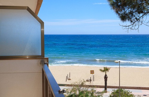 Vilafortuny Apartment | Beachfront Apartment for 4 people with Air Conditioner - UHC TXINGUDI 139