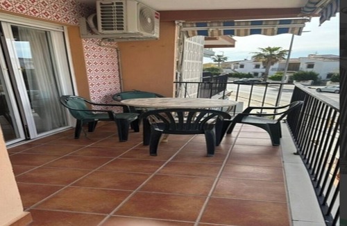 Oliva Apartment | Beachfront apartment (pet friendly)