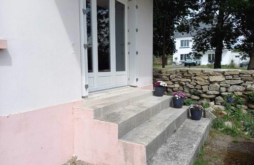 Audierne Apartment | Beachfront apartment with private parking