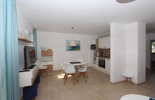 Moenchgut Peninsula Apartment | Beachfront apartment with terrace, use of swimming pool and sauna - Rex Rugia apartment 13-2