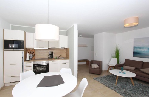 Moenchgut Peninsula Apartment | Beachfront apartment with terrace, use of swimming pool and sauna - Rex Rugia apartment 13-2