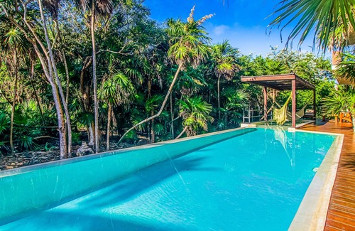 Tulsayab Apartment | Beachfront apt on the beach with community pools, kitchenette, AC, hammock
