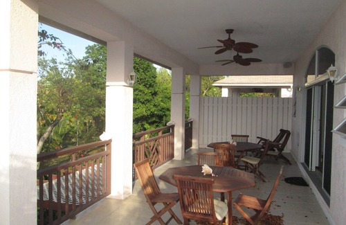 Great Exuma Apartment | BEACHFRONT APT- SPACIOUS KING or TWIN Bedroom + shower room on HOOPERS BAY BEACH