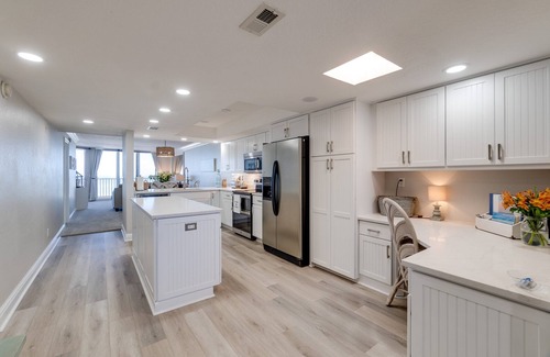 Bradenton Beach Condo | Beachfront - Aqua Blu at AMI Club 27 by SeaBreeze Vacation