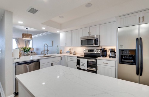 Bradenton Beach Condo | Beachfront - Aqua Blu at AMI Club 27 by SeaBreeze Vacation