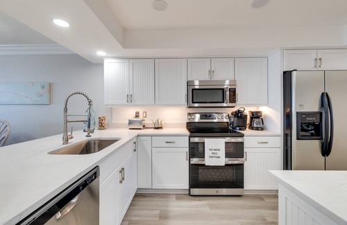 Bradenton Beach Condo | Beachfront - Aqua Blu at AMI Club 27 by SeaBreeze Vacation