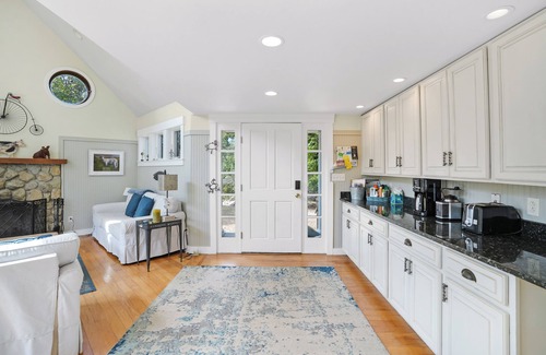 Aquinnah House | Beachfront Aquinnah home. Beautiful views!
