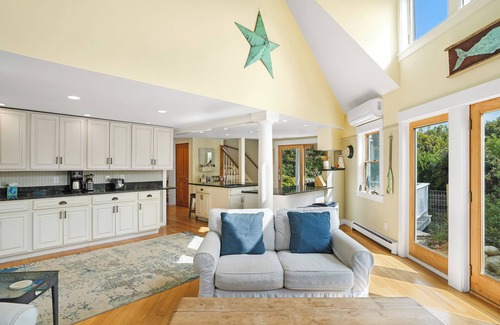 Aquinnah House | Beachfront Aquinnah home. Beautiful views!