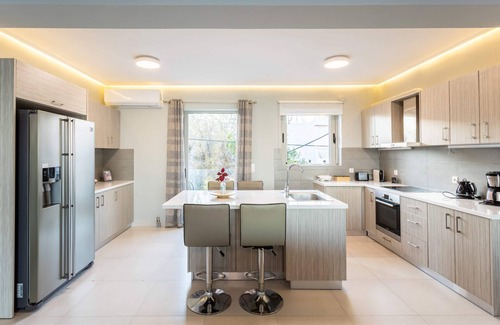 Spata-Artemida House | Beachfront Artemida Retreat - Peony Seabreeze Gem